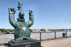 Sur le fill - statue du chat de Philippe Geluck à Bordeaux | Photo Bernard Tocheport