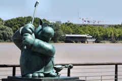 Le Chat Golfeur : avec assistance - statue Philippe Geluck à Bordeaux | Photo Bernard Tocheport