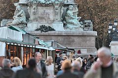 Foire à la brocante au pied du monument des Girondins -  photo 33-bordeaux.com