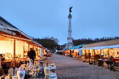 Foire à la brocante Bordeaux devant le monument aux Girondins | photo Bernard Tocheport