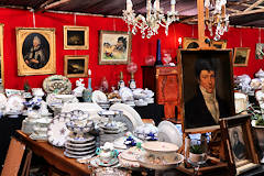 Tableaux et vaisselle ancienne à la Foire à la brocante de Bordeaux | photo Bernard Tocheport