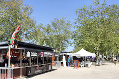 Stands de la foire aux Jambons place des Quinconces | photo 33-bordeaux.com