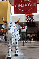 Cow Parade de Bordeaux : vache la Cowlaroïd, centre Commercial Bordeaux Lac