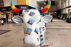 Cow Parade de Bordeaux : vache la Cowlaroïd, centre Commercial Bordeaux Lac