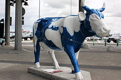 Cow Parade de Bordeaux : vache Caval' Cow, Aéroport de Bordeaux Mérignac