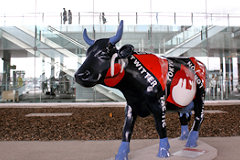 Cow Parade de Bordeaux : vache horloge Biologique, Aéroport de Bordeaux Mérignac