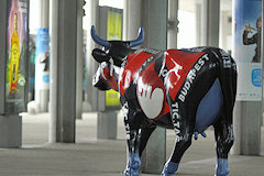 Cow Parade de Bordeaux : vache horloge Biologique, Aéroport de Bordeaux Mérignac