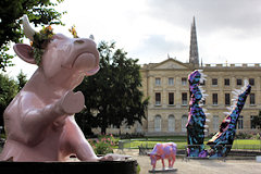 Cow Parade Bordeaux : Vacchus le beau vin, Jardin de l'Hôtel de Ville