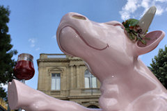 Cow Parade Bordeaux : Vacchus le beau vin, Jardin de l'Hôtel de Ville