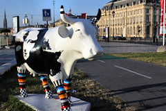 Cow Parade Bordeaux : Art'n' roll Cowllection, quai Louis WVIII