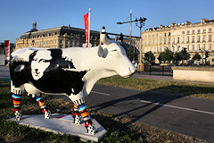 Cow Parade Bordeaux : Art'n' roll Cowllection, quai Louis WVIII