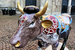 Cow Parade Bordeaux : Vach'Art, place Saint Pierre