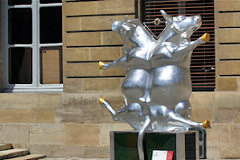 Cow Parade Bordeaux : vache Perpette, cour de la mairie de Bordeaux