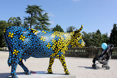 Cow Parade Bordeaux : vache Perpette, cour de la mairie de Bordeaux