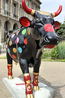 Cow Parade Bordeaux : vache So Wine, cours Xavier Arnozan