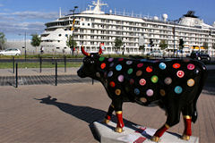 Cow Parade Bordeaux : vache So Wine, cours Xavier Arnozan