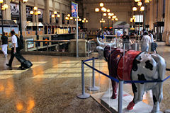 Cow Parade Bordeaux : vache Cownexions, hall Gare Saint Jean