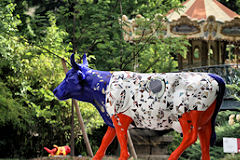 Cow Parade Bordeaux : vache Cownexions, hall Gare Saint Jean