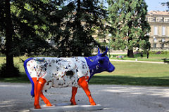 Cow Parade Bordeaux : vache Cownexions, hall Gare Saint Jean