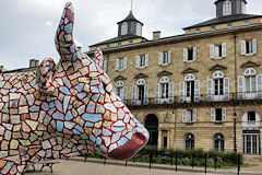 Cow Parade de Bordeaux : La Baroudeuse and Cow, place Lainé