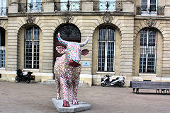 Cow Parade de Bordeaux : La Baroudeuse and Cow, place Lainé