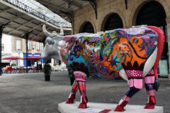 Cow Parade de Bordeaux : Nat Et Cow, place Marché des Chartrons