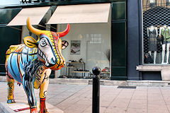 Cow Parade de Bordeaux : Larry's Cow, place des Grands Hommes