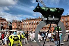 Cow Parade Toulouse : vache "Parce qu'elle le vaut bien"