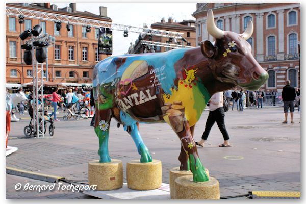 Cow Parade de Toulouse - place du Capitole | 33-bordeaux.com
