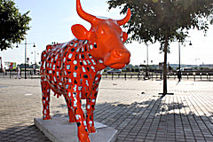 Cow Parade de Bordeaux : Cow Lait Oeufs place Jean Jaurès