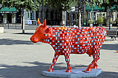 Cow Parade de Bordeaux : Cow Lait Oeufs place Jean Jaurès