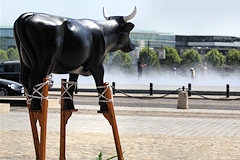 Cow Parade de Bordeaux : La vache Landaise, place de la Bourse