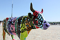 Cow Parade de Bordeaux : vache Gabrielle, place de la Bourse