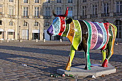 Cow Parade de Bordeaux : vache Gabrielle, place de la Bourse