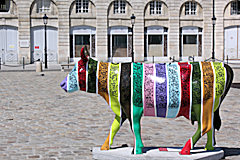Cow Parade de Bordeaux : vache Gabrielle, place de la Bourse