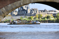 La maison sur l'eau et le chateau Descas | 33-bordeaux.com