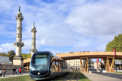 Tramway et colonnes rostrales | 33-bordeaux.com