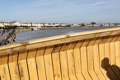 Passerelle en bois du festival de la culture Evento