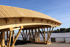 Passerelle en bois du festival de la culture Evento | 33-bordeaux.com