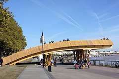 Pont en bois de Tadashi Kawamata - festival de la culture Evento
