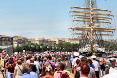 Public nombreux autour du Kruzenshtern pour Bordeaux Fête le fleuve 2019 | Photo Bernard Tocheport