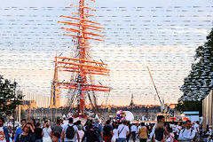 Bordeaux ciel en pointillé pour les visiteurs de la fête du fleuve | Photo Bernard Tocheport