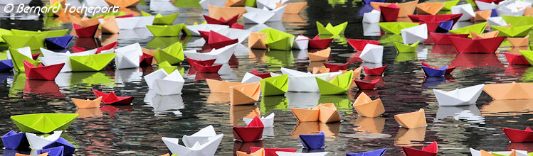 Miroir magique : 12446 petits bateaux en origami