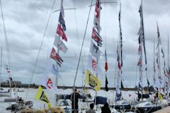 Les participants de la Solitaire du Figaro au ponton d'honneur