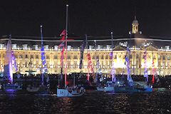 La parade des Héros devant la place de la bourse -  Bordeaux Fête du fleuve 2015