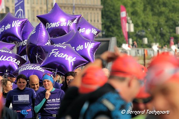 Soutien à l'Association Laurette Fugain lors de la traversée de la Garonne à la nage : 33-bordeaux.com
