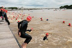 Déprt de la traversée de Bordeaux à la nage 2015  |  33-bordeaux.com