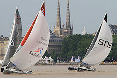 3 bateaux toutes voiles dehors dans le port de la lune | Photo Bernard Tocheport