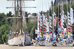 Le 3 mâts Marité à coté des Béneteau de la Solitaire Urgo le Figaro | Photo Bernard Tocheport