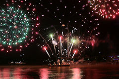 Feu d'artifice Bordeaux Fête du fleuve 2017 | Photo Bernard Tocheport